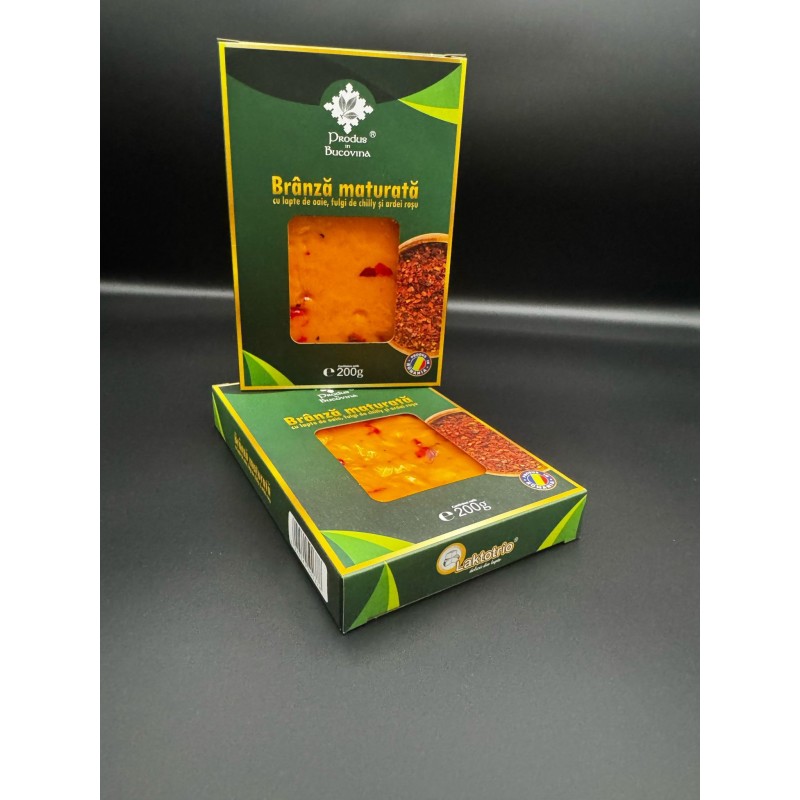 BRANZA MATURATA CU LAPTE DE OAIE, FULGI DE CHILLY SI ARDEI ROSU, 200G